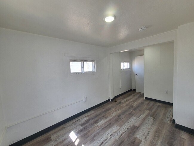 Foto del edificio - 2522 E 12th St