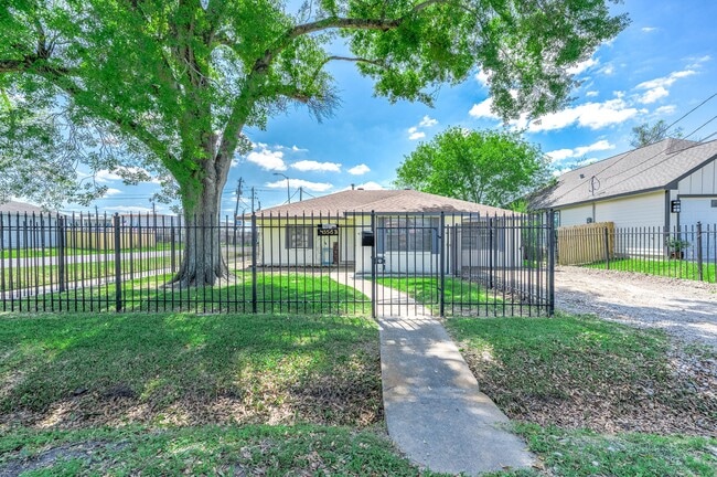 Building Photo - 4356 Phlox St