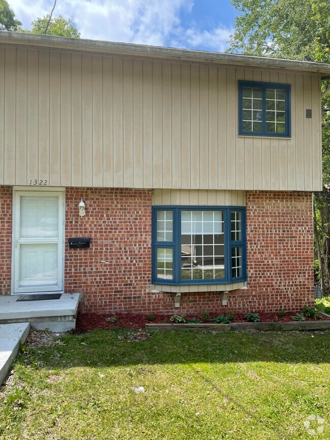 Building Photo - 1322 Randall Pl
