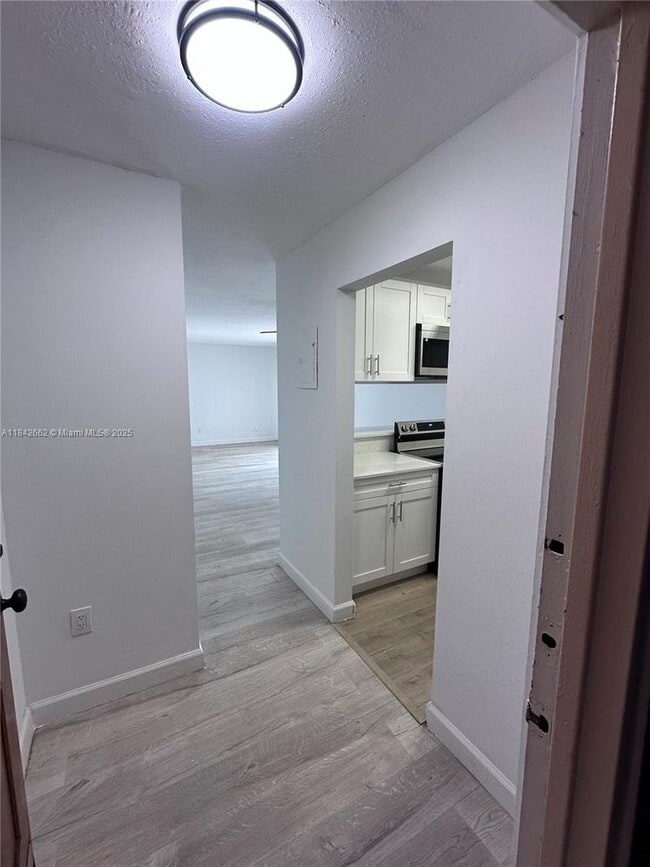 Foto del edificio - 6090 W Flagler St