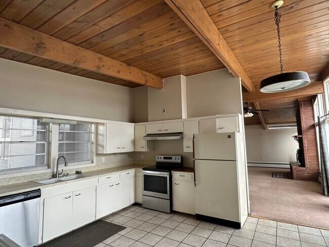 Building Photo - 4 Bedroom, 3 Bath House available for rent in Aztec