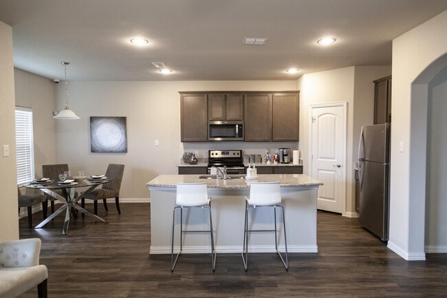 Building Photo - 1451 Cedarhurst Dr
