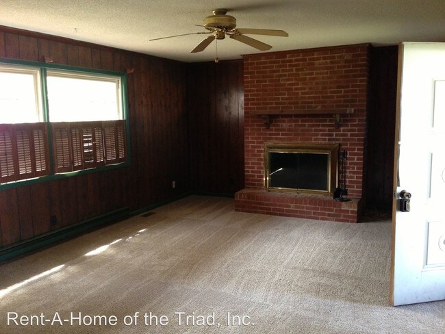 Building Photo - 3 br, 2.5 bath House - 4603 Hilltop Road