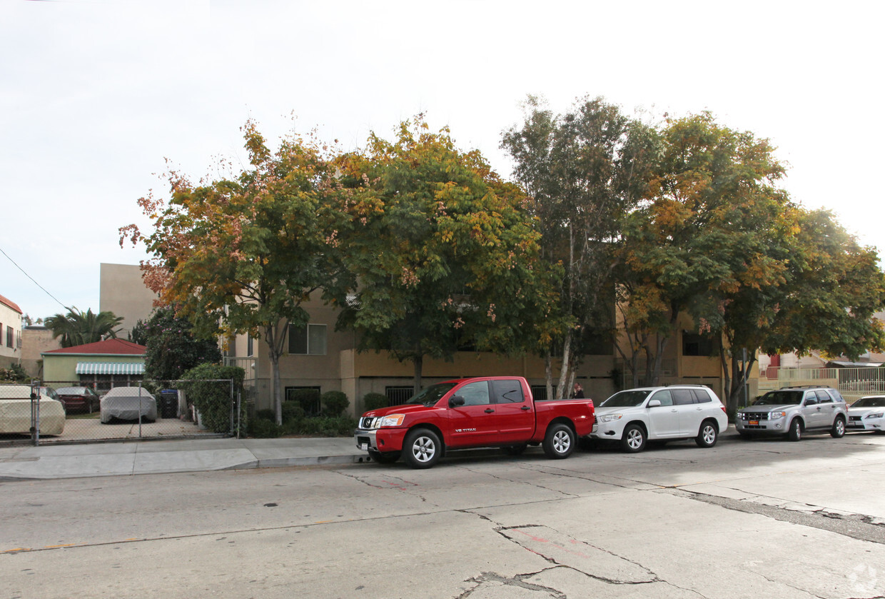 Building Photo - Barnsdall Court Apartments I