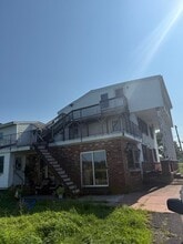 Building Photo - 817 Elephant Rd