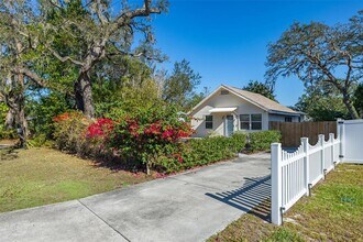 Building Photo - 8507 Claonia St