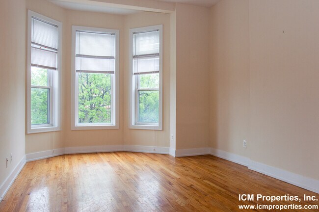 Foto del edificio - 3356 N Sheffield Ave