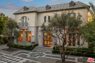 Building Photo - 718 N Rodeo Dr