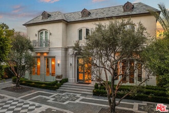 Building Photo - 718 N Rodeo Dr