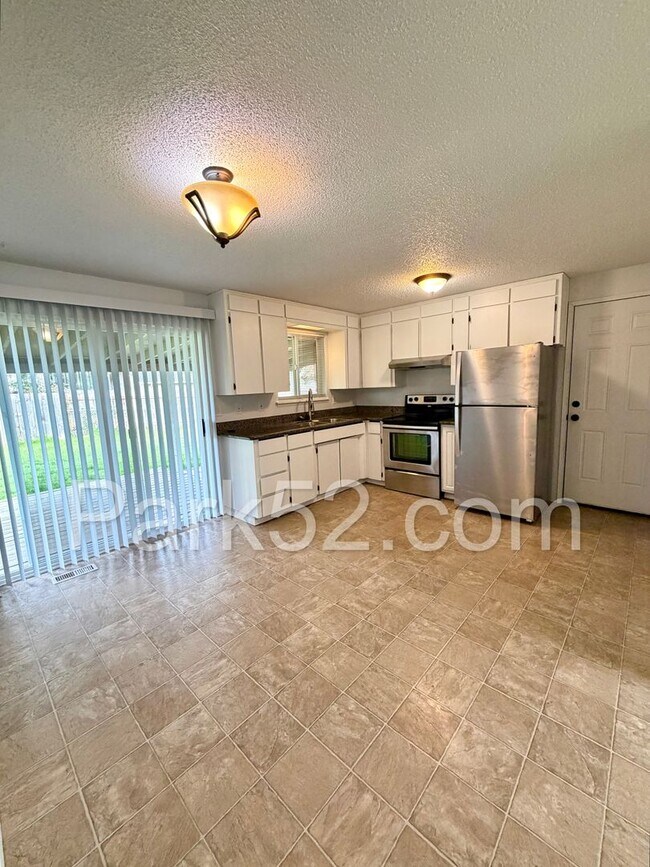 Foto del edificio - $100 OFF 1st Month's Rent!  Spanaway Area 3 Bedroom Rambler