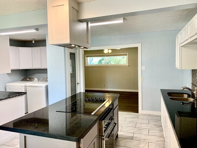 Building Photo - Delightful Two Bedroom near Maxey Park Pre...
