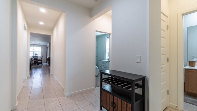 Building Photo - 514 W Cholena Trl