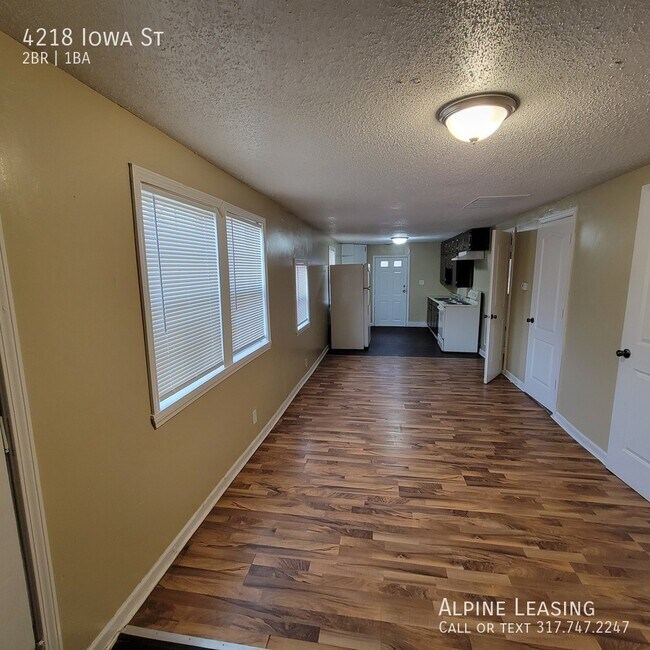 Building Photo - 2 Bedroom