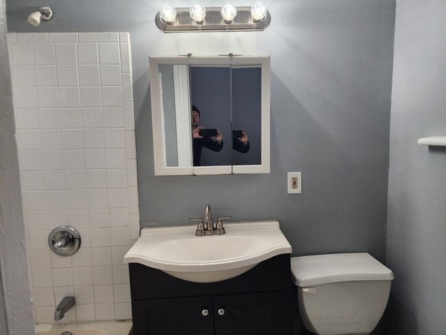 Building Photo - 210 Main St