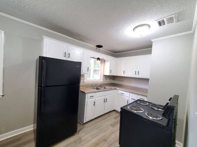 Building Photo - Rental Homes Available For Rent in Charlot...