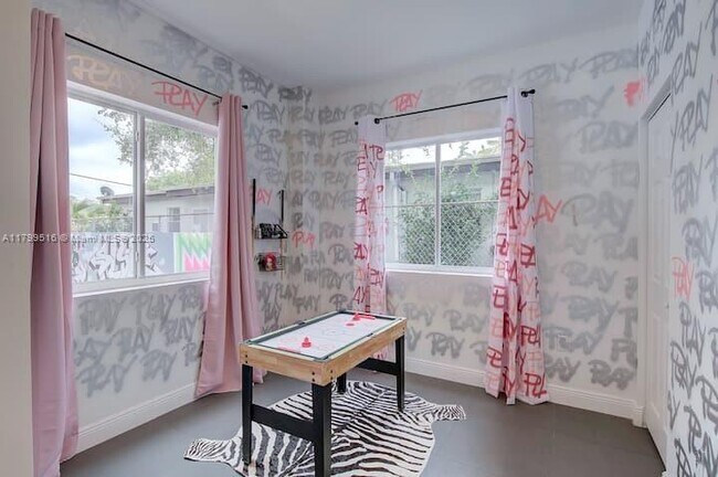 Foto del edificio - 346 NW 35th St