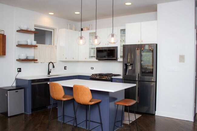 Foto del edificio - 1022 N Marshfield Ave