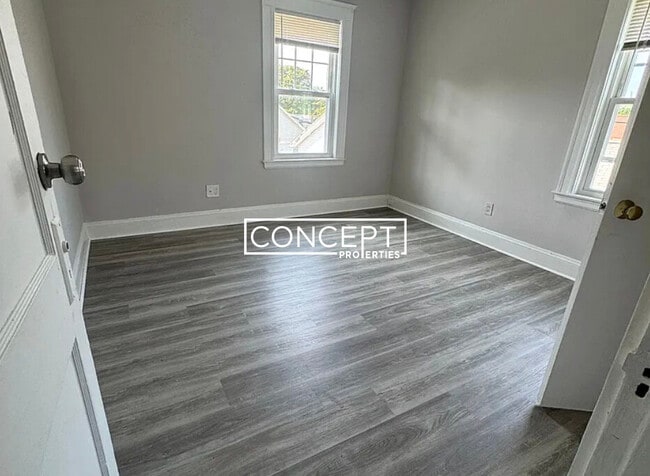 Building Photo - 28 School St