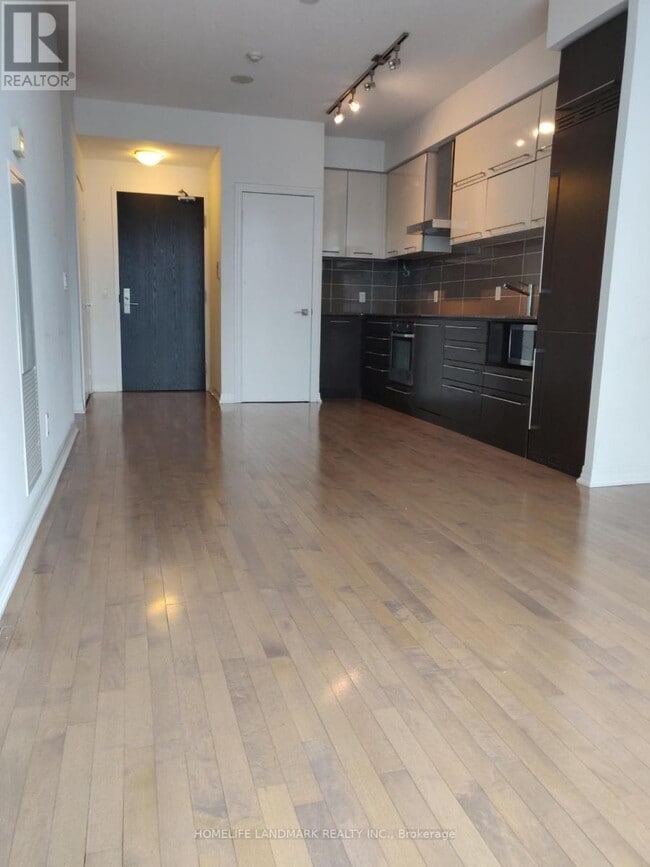 Building Photo - 770 Bay St.