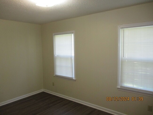 Building Photo - 2808 Falcon Ln