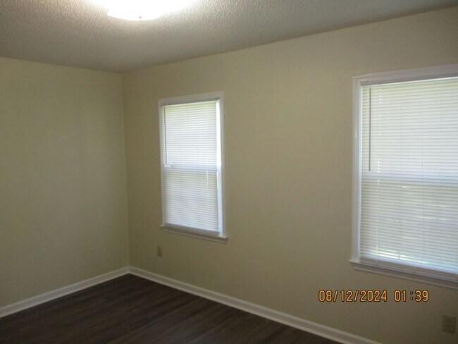 Foto del edificio - 2808 Falcon Ln