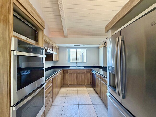 Building Photo - 34983 Mission Hills Dr