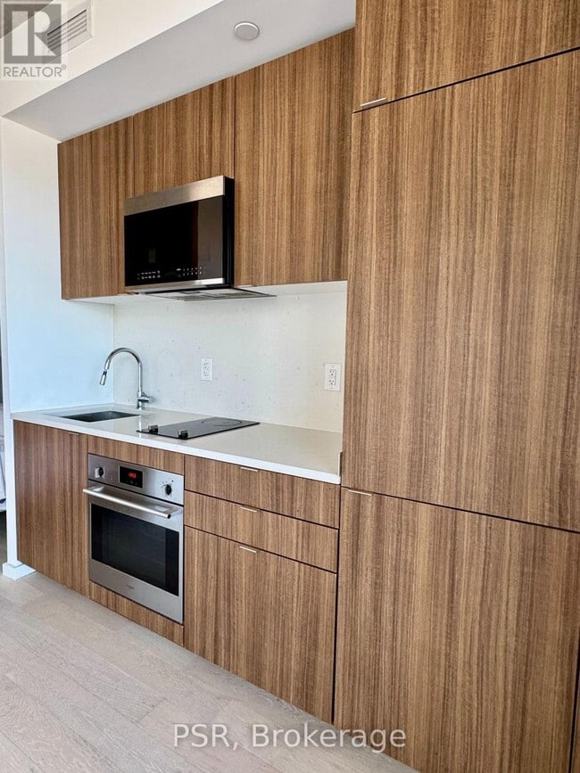 Building Photo - 21 Lawren Harris Square