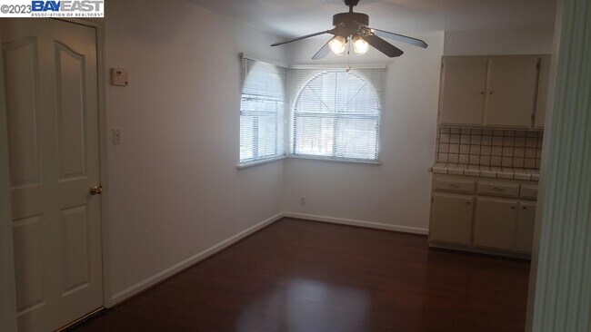 Foto del edificio - 709 Tamarack Dr