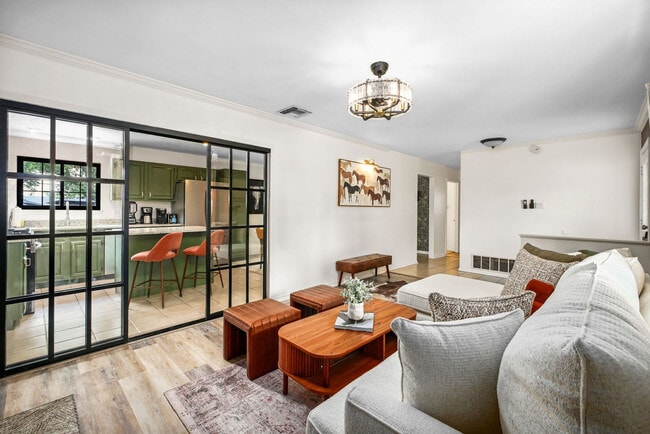 Foto del edificio - 3951 Starhill Dr