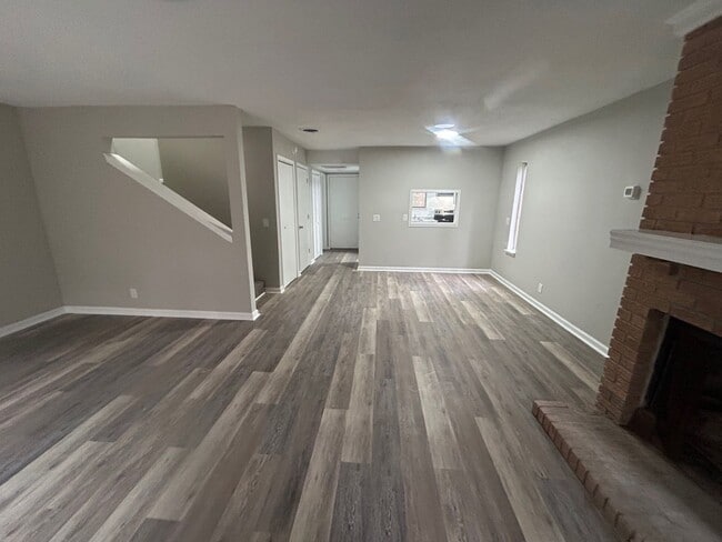 Building Photo - 240 Jamil Rd