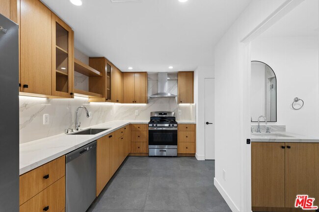 Foto del edificio - 1062 S Alfred St