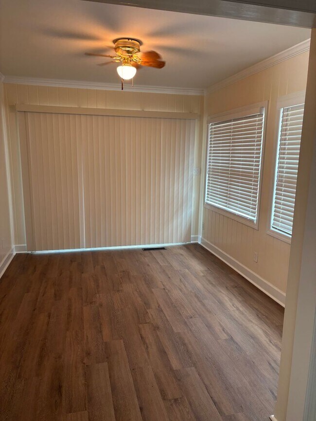 Foto del edificio - 2819 Falcon Ln