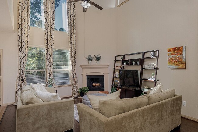 Foto del edificio - 222 Hawkhurst Ct