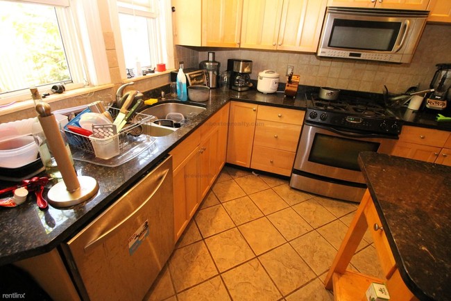 Building Photo - 4 br, 2.5 bath  - 11 Bayard St # Gnc