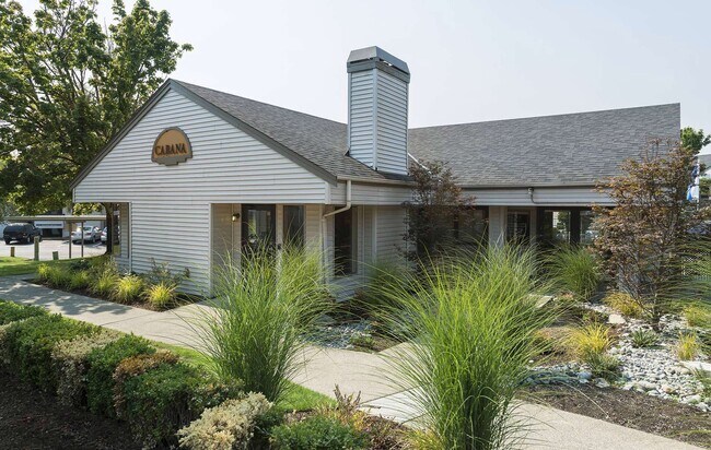 Building Photo - Hilltop in the Highlands