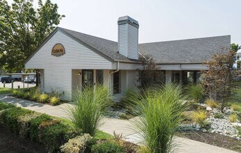 Building Photo - Hilltop in the Highlands