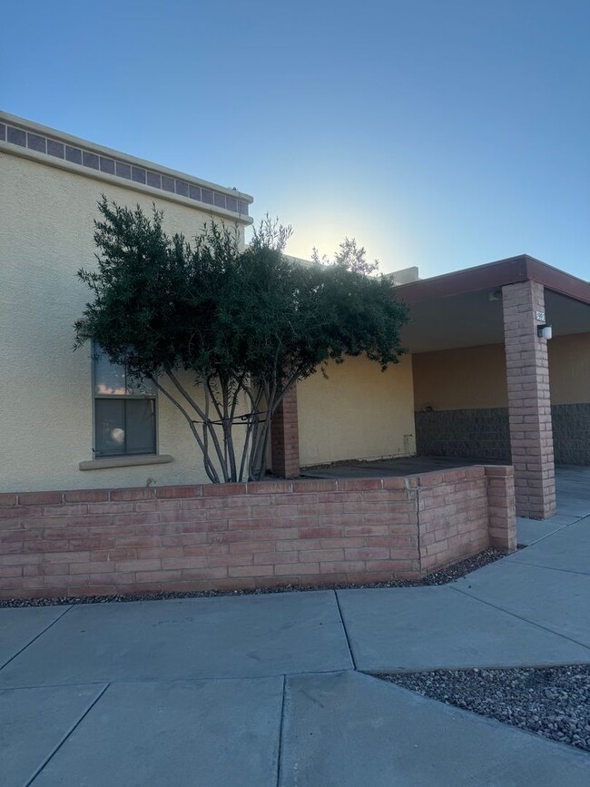 Building Photo - Newly Remodeled 3 bed/2 bath in Enchanted ...