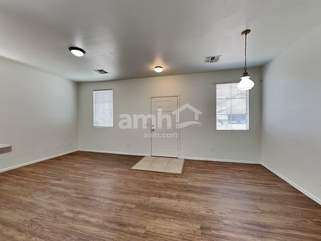 Building Photo - 5211 W Warner St