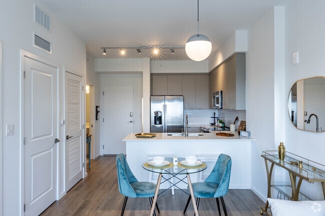 1 habitación, 1.5 baños, 681 pies cuadrados - Oaklyn