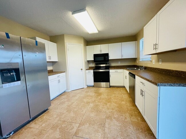 Building Photo - 3633 Candlebrook Ln