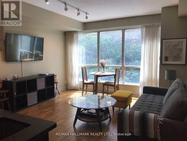 Photo du bâtiment - 350 Wellington St W