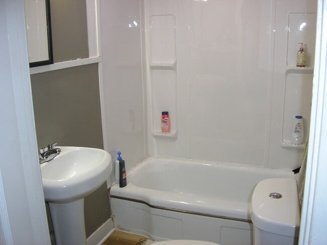 Foto del edificio - 1625 Catherine Dr