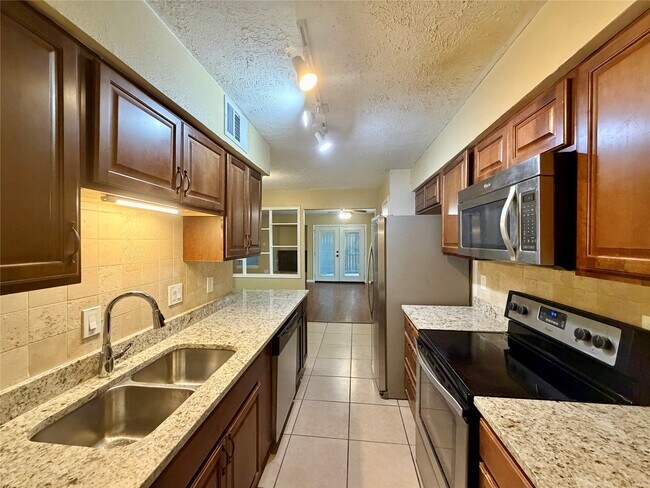 Foto del edificio - 5801 Lumberdale Rd