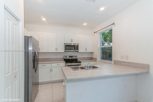 Foto del edificio - 2675 SE 12th St