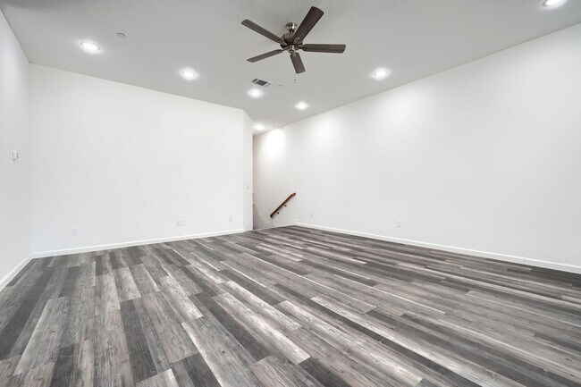 Foto del edificio - 4 Bed and 2.5 Bath Luxurious Townhome in Frisco!