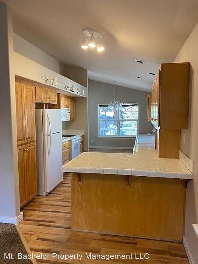 Building Photo - 3 br, 2 bath House - 1919 NW Newport Hills...
