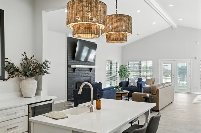 Interior Photo - Summit Midtown