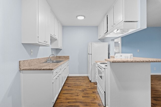 Building Photo - 927 Daisy Ave