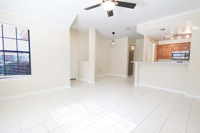 Building Photo - 5223 Jordan Ridge Dr