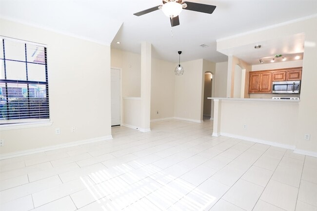 Foto del edificio - 5223 Jordan Ridge Dr